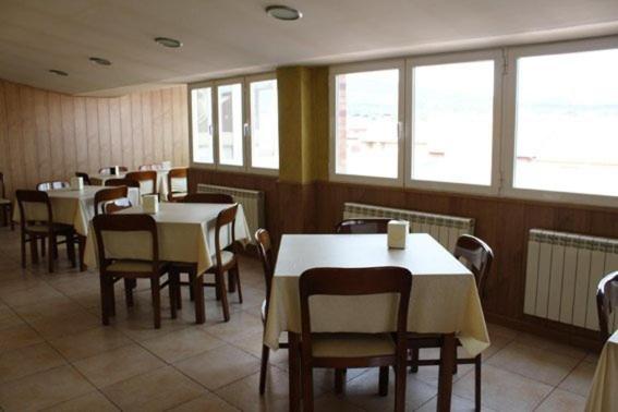 Hostal Valle Del Iregua Albelda De Iregua Eksteriør billede